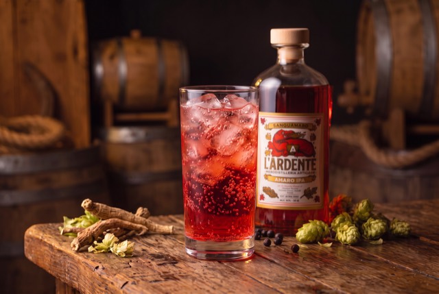 Disco Inferno — cocktail firmato L'Ardente a base di Sanguamaro e soda